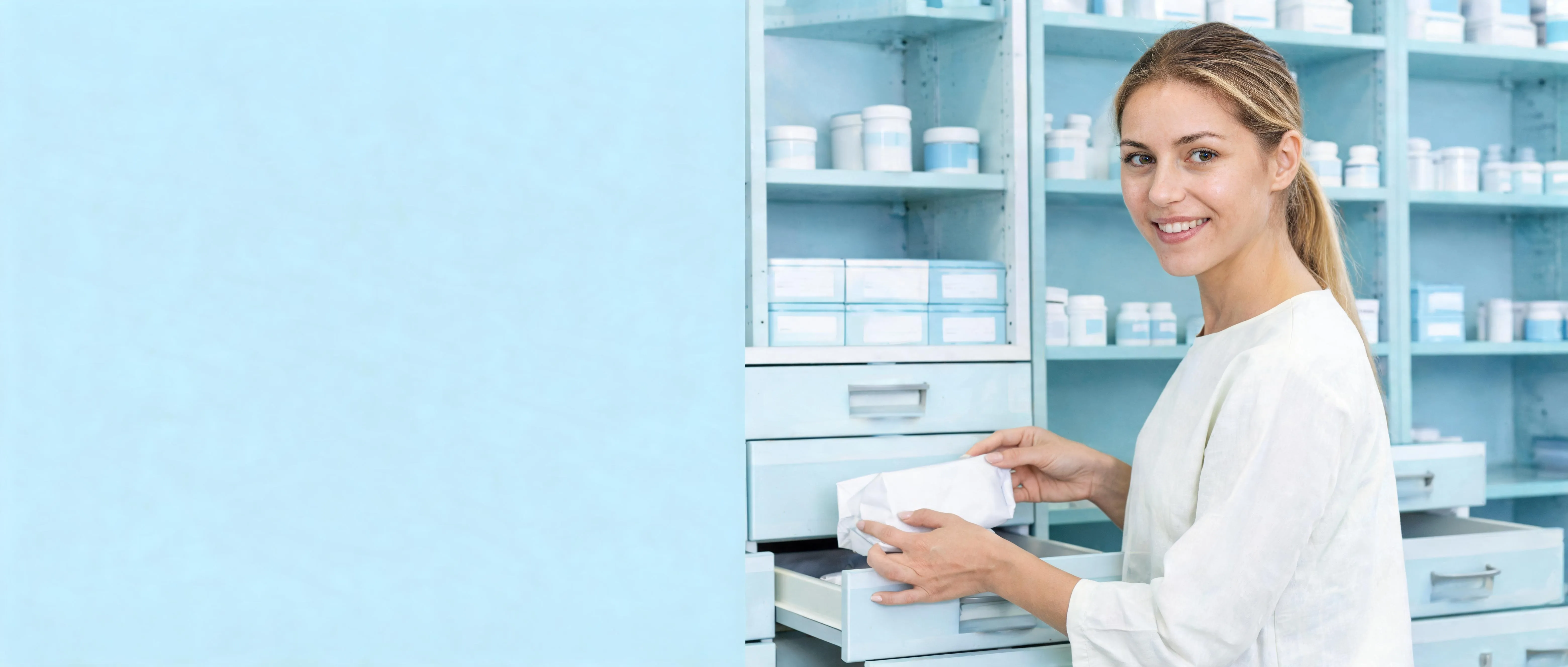 Zdjęcie ilustracyjne — technik farmaceutyczny